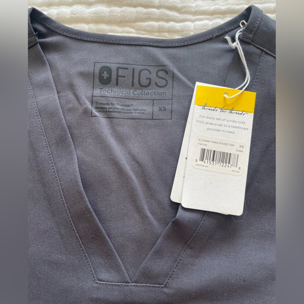 Figs Technical Collection Gray Top - Picture 2 of 2